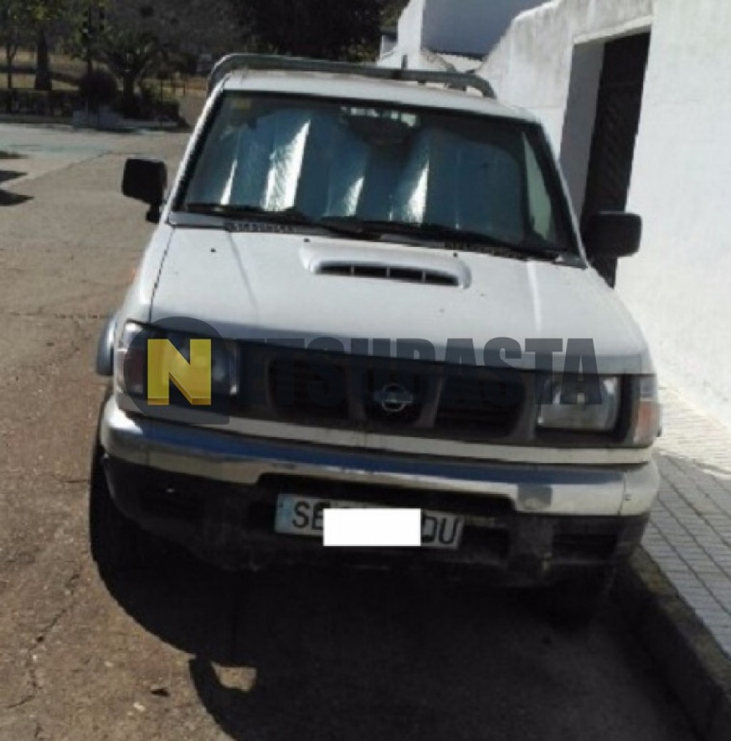 Nissan navara 2000