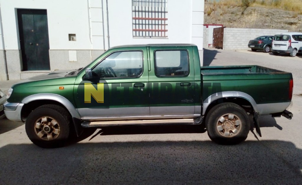 Nissan navara 2000