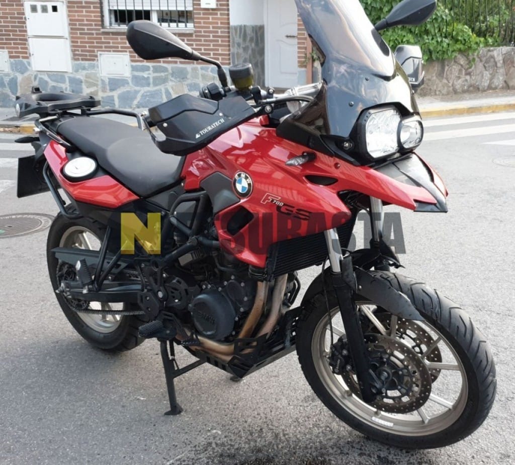 Adesivo Protettivo Serbatoio Per BMW F 700 GS (2012-2015) – AZ Graphishop, Effetto 3D Rosso/Bianco - 3