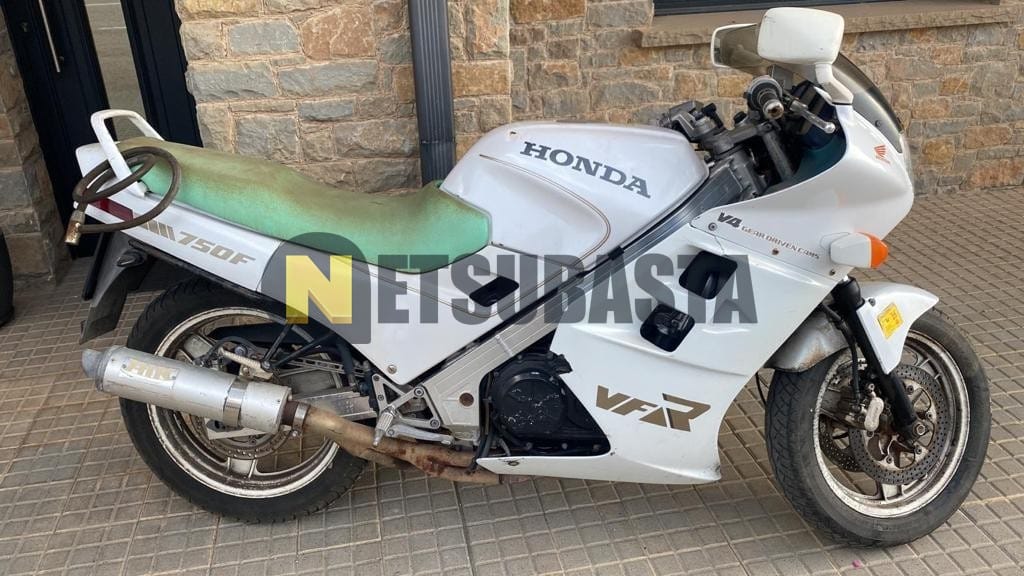Pièces Honda VFR 750 F 1986-1989 (VFR750F RC24) d'occasion: serbatoio benzina
